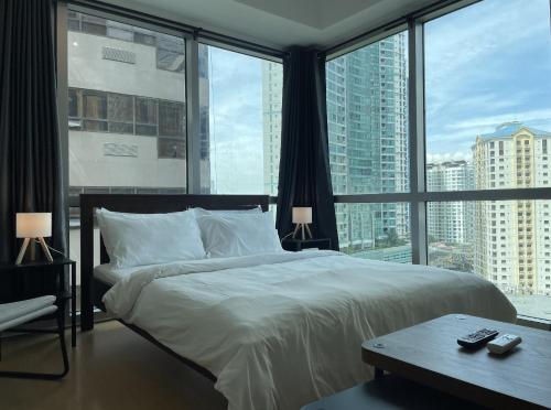 prime bgc location apartments by ph staycation