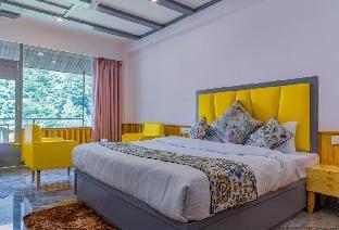 Apple Flower With Balcony And Mountain View,India>>Manali,3 star