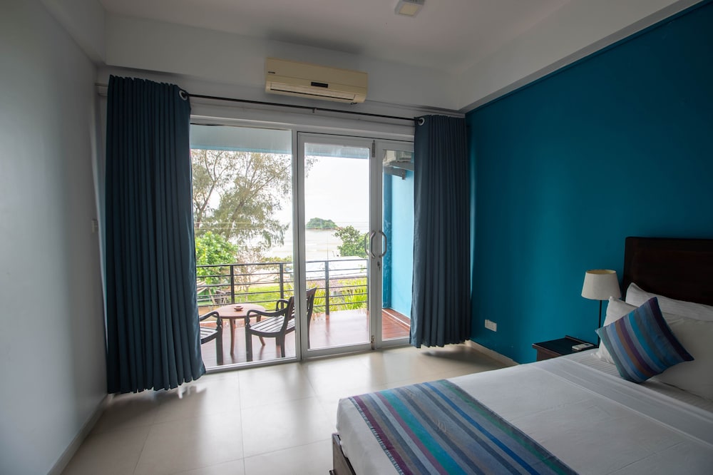 dazzle bay by twenty two