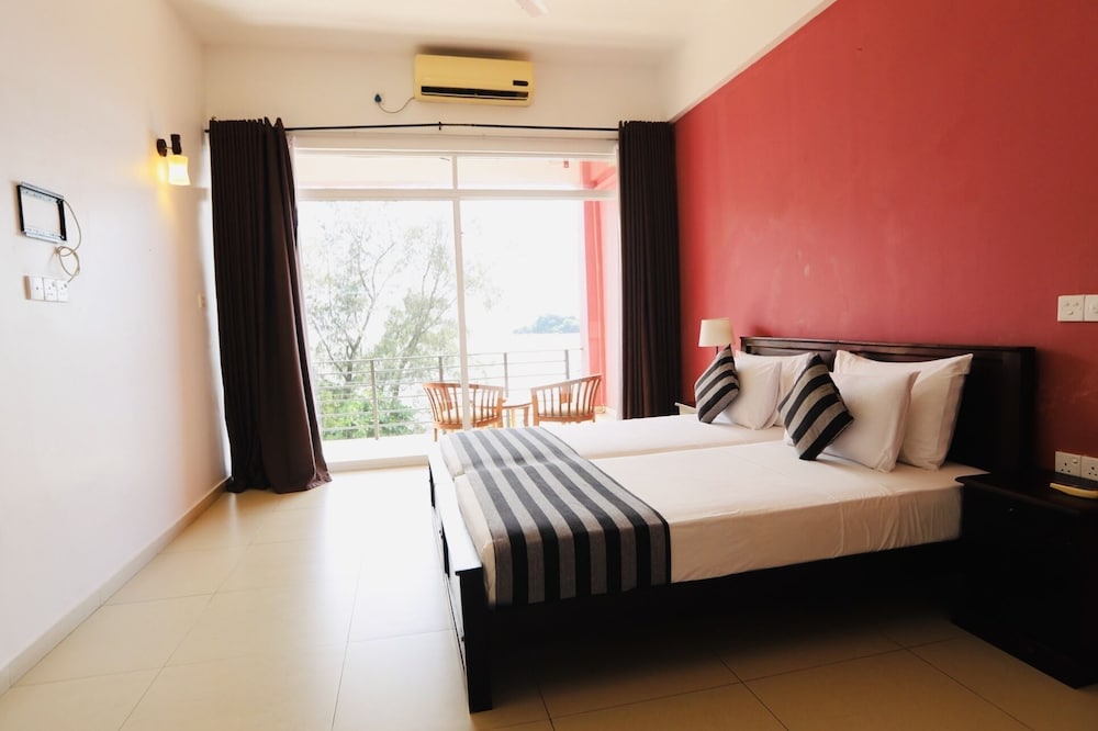 dazzle bay by twenty two