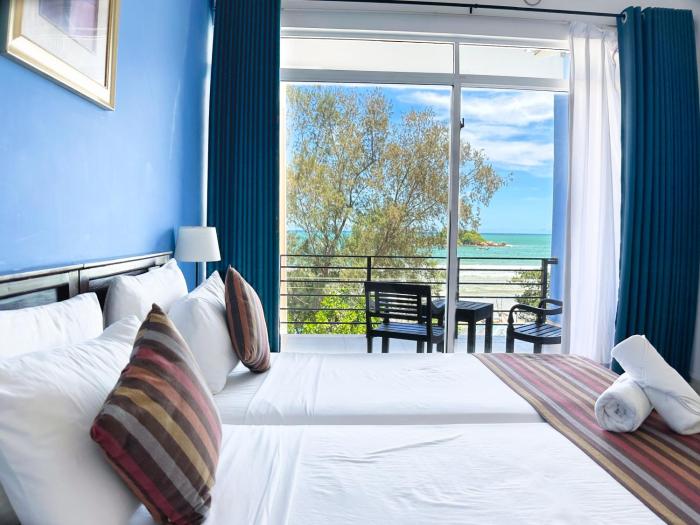 dazzle bay by twenty two