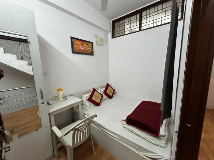 ashish guest house udaipole