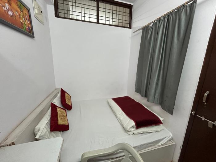 ashish guest house udaipole