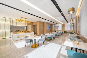 atour hotel hefei binhu international exihibition center