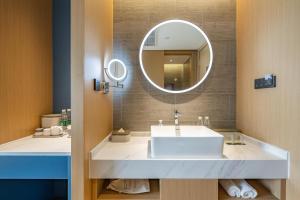 atour hotel hefei binhu international exihibition center