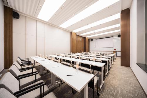 atour hotel dalian development zone