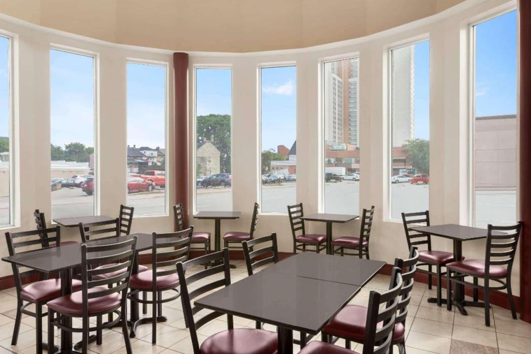 Days Inn By Wyndham Hamilton,Canada>>Hamilton,2 star