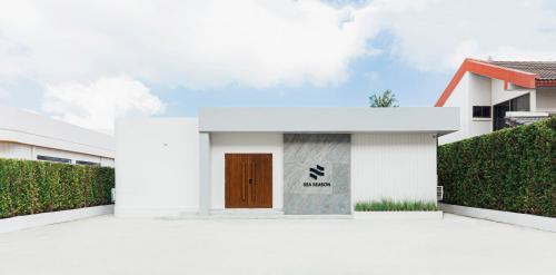 sea season pool villa pattaya