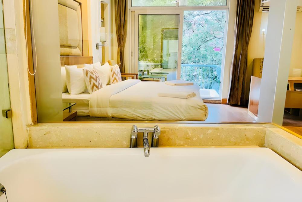 hotel inaya suites rooms with bathtub