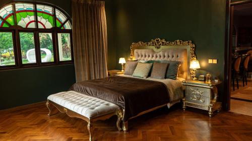 golden goose villas