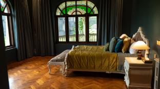 golden goose villas
