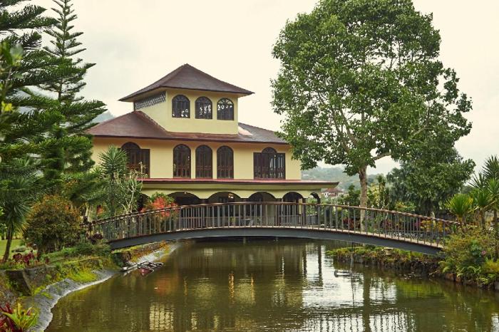 golden goose villas