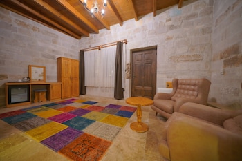 secret hill cave suites
