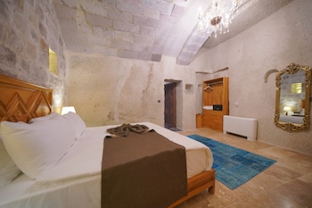 secret hill cave suites