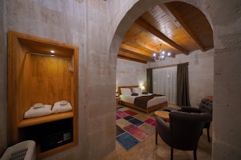 secret hill cave suites