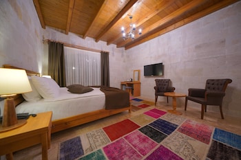 secret hill cave suites