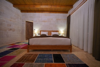 secret hill cave suites