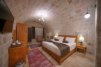 secret hill cave suites