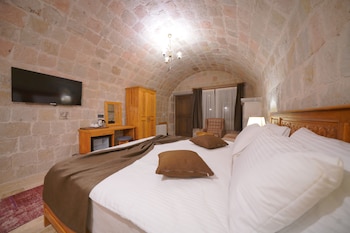 secret hill cave suites