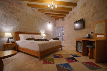 secret hill cave suites