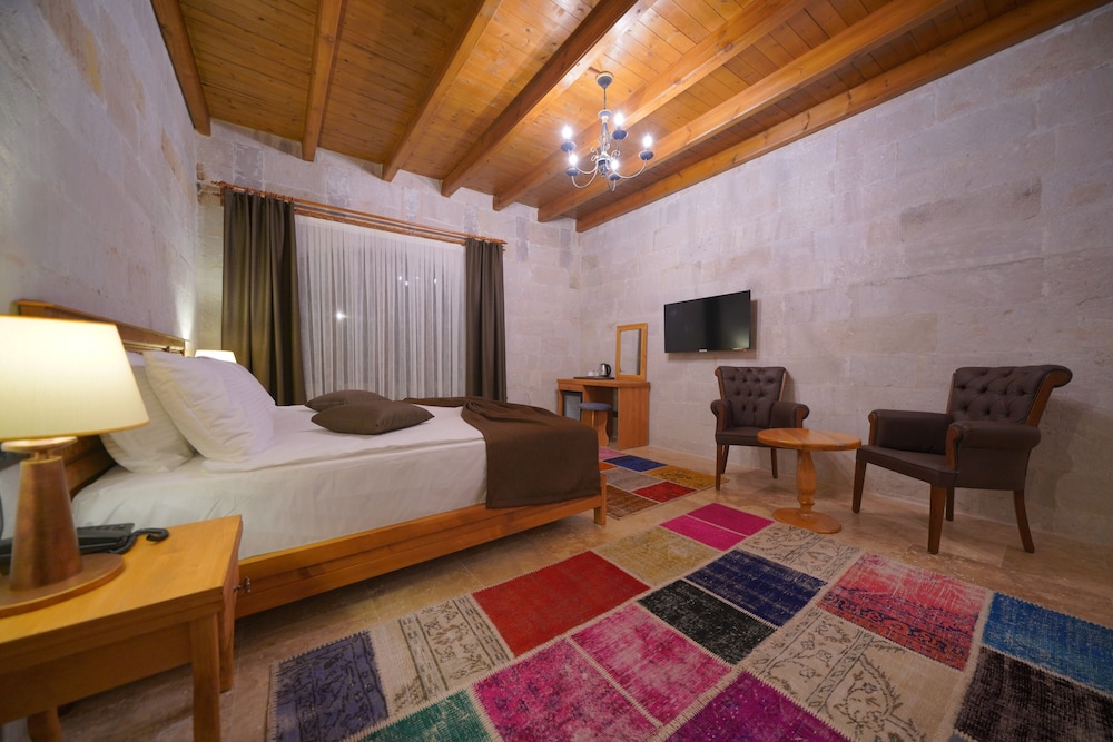 secret hill cave suites