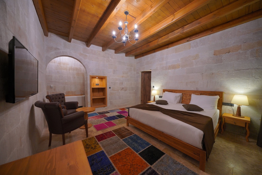 secret hill cave suites