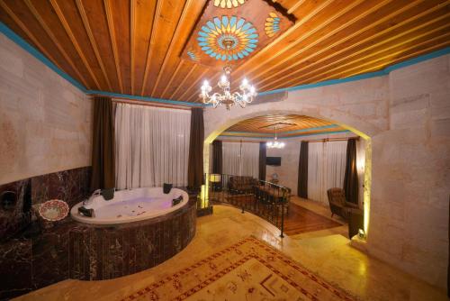 secret hill cave suites