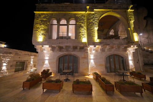 secret hill cave suites