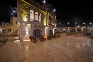 secret hill cave suites
