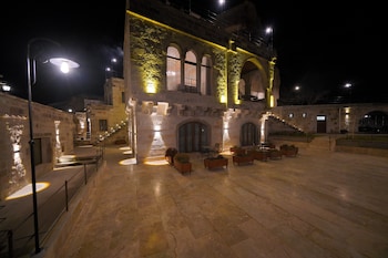 secret hill cave suites