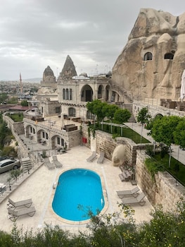 secret hill cave suites