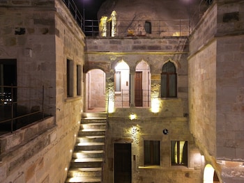 secret hill cave suites
