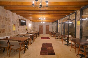 secret hill cave suites
