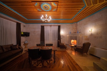 secret hill cave suites