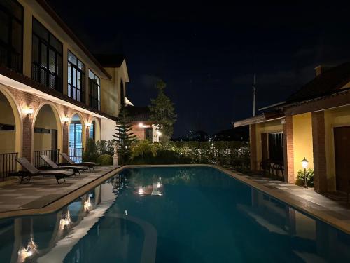cottage pine rayong resort and cafe