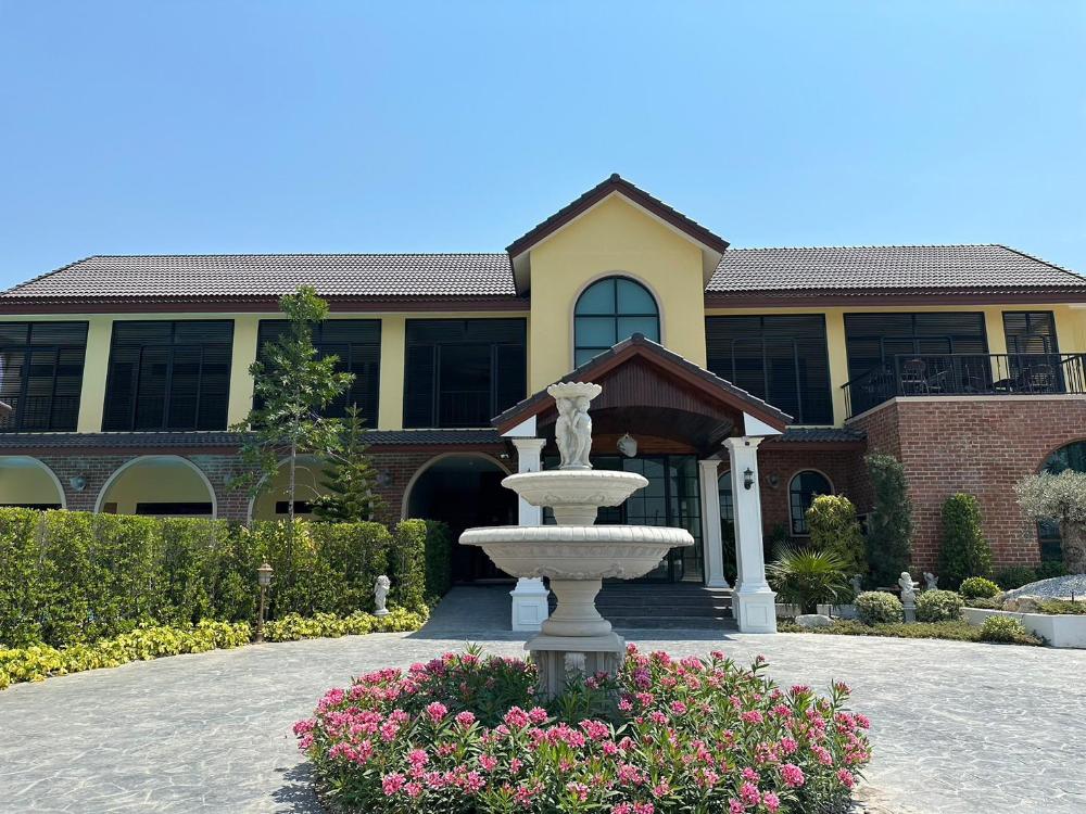 cottage pine rayong resort and cafe