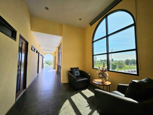 cottage pine rayong resort and cafe