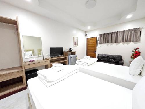 cottage pine rayong resort and cafe