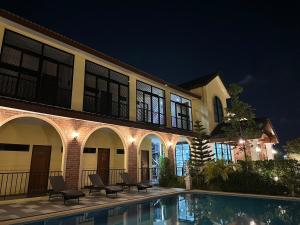 cottage pine rayong resort and cafe