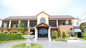 cottage pine rayong resort and cafe