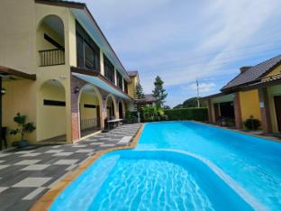 cottage pine rayong resort and cafe