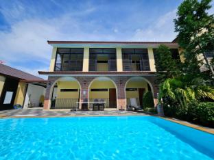 cottage pine rayong resort and cafe