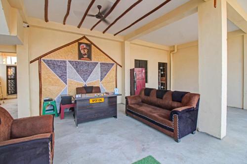 spot on 808975 hotel abs inn