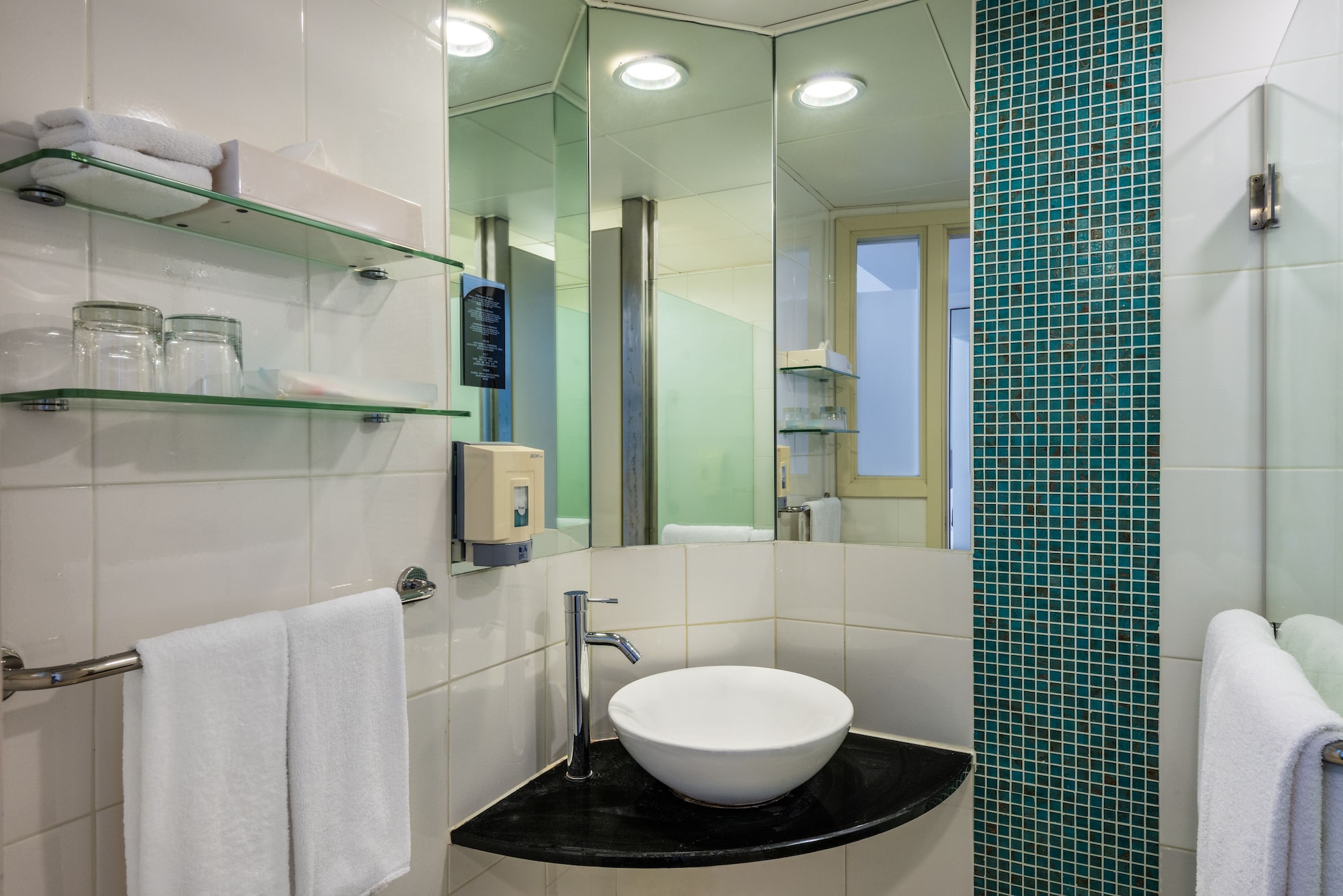 holiday inn express causeway bay hong kong by ihg