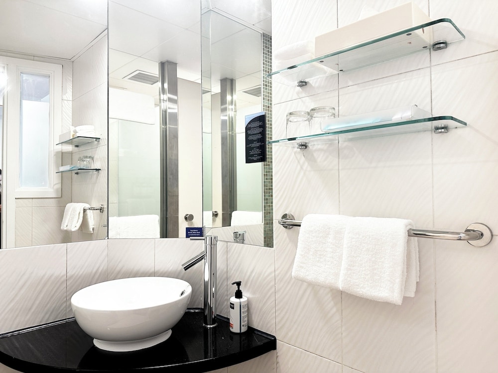 holiday inn express causeway bay hong kong by ihg