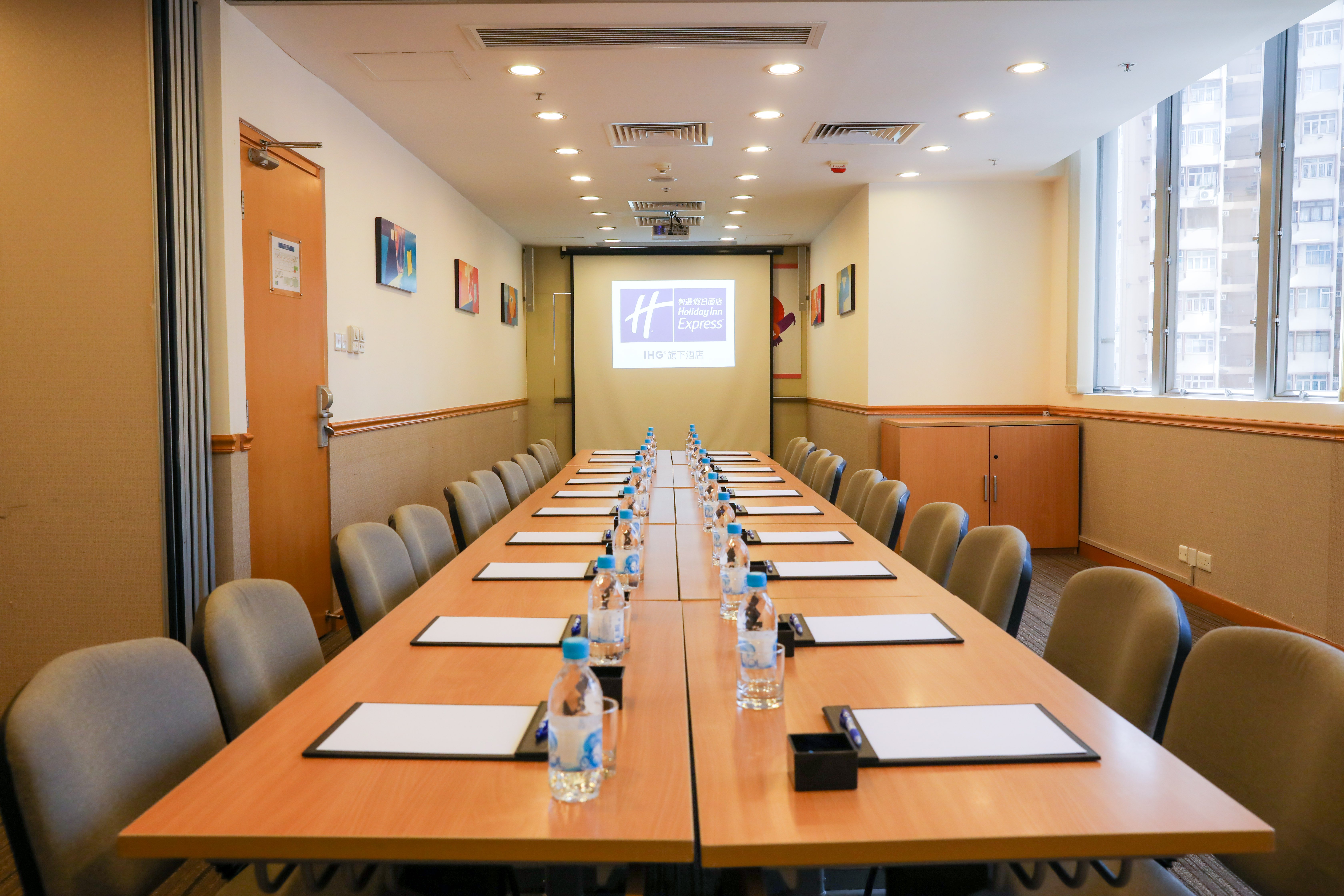 holiday inn express causeway bay hong kong by ihg