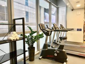holiday inn express causeway bay hong kong by ihg
