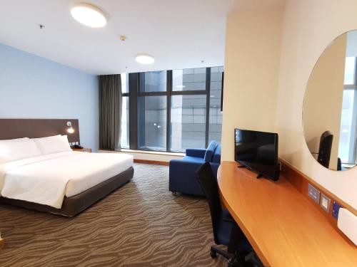 holiday inn express causeway bay hong kong by ihg