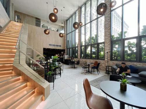 the colony infinitum by awesome stay