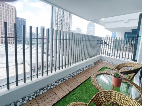 the colony infinitum by awesome stay